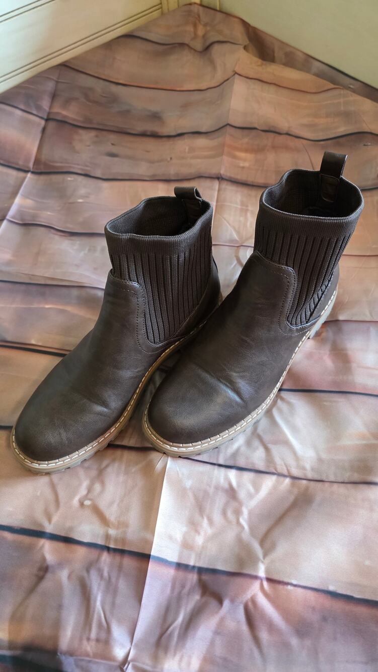 Boutique by Corkys Brown Chelsea Ankle Boots Women's Size 10 New NWOT